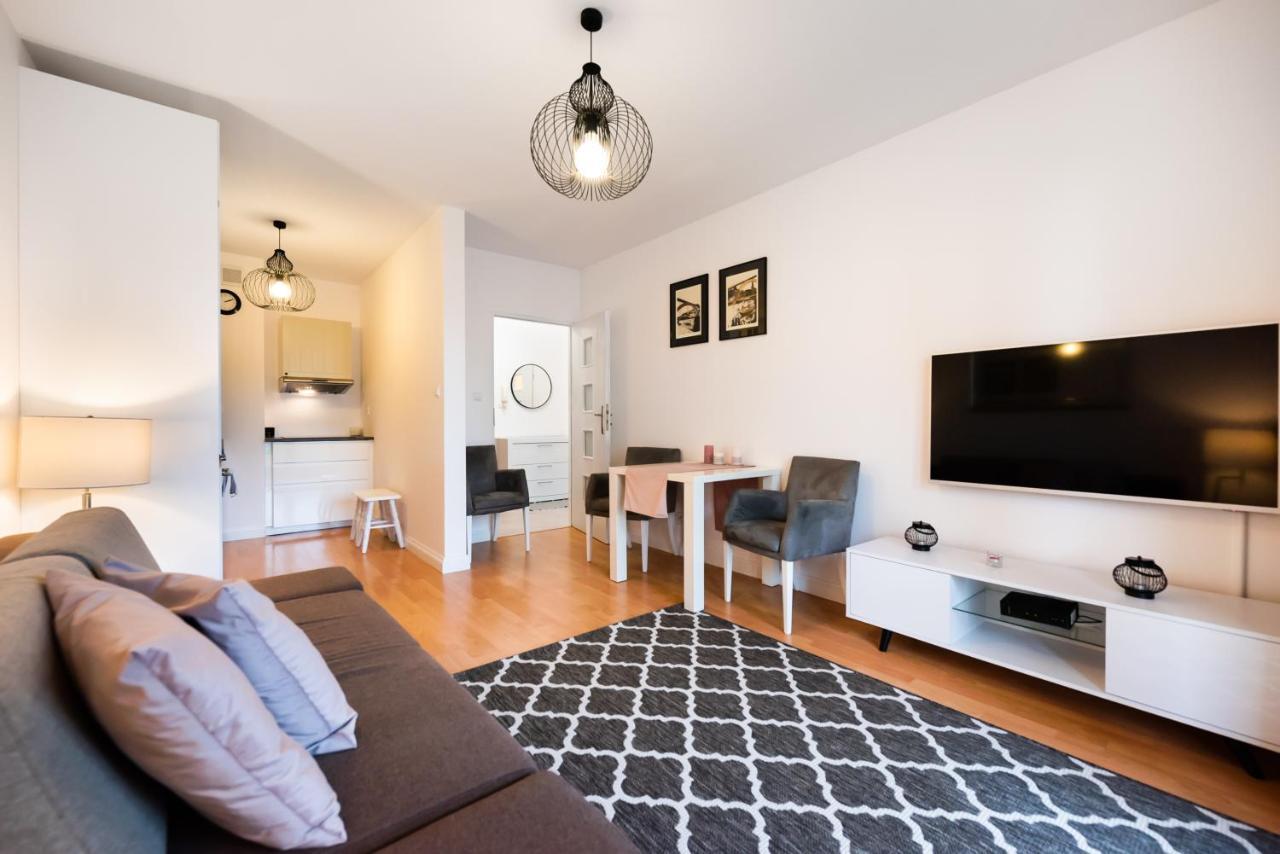Metro Kondratowicza Velvet Apartment Varsó Kültér fotó
