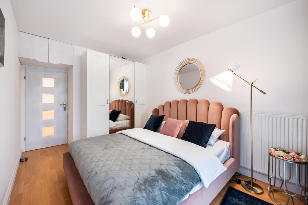 Metro Kondratowicza Velvet Apartment Varsó Kültér fotó