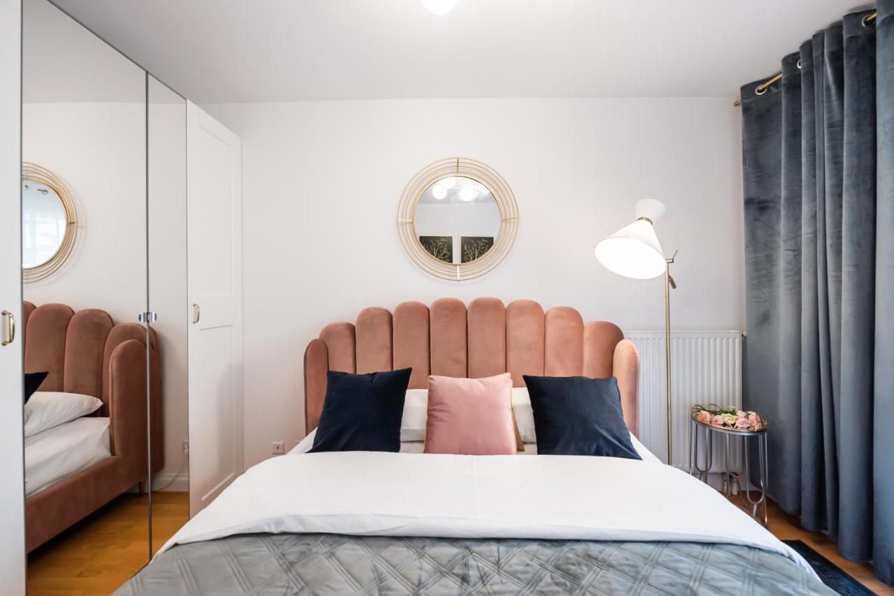 Metro Kondratowicza Velvet Apartment Varsó Kültér fotó